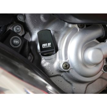 Oil filler cap with dipstick -MOTO NOSTRA, CNC, red- Vespa GTS HPE 300 (ZAPMA3600, ZAPMD310), Vespa GTS Super 125 (ZAPM45300, ZAPM45301), Vespa GTS Super HPE 300 (ZAPMA360, ZAPMD3100), Vespa GTS Super Sport 125 (ZAPM45300), Vespa GTV HPE 300 (ZAPMA3602, Z